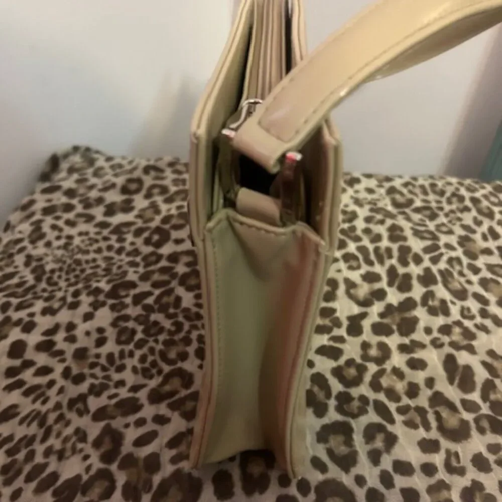 Alicia Paris Cream shoulder bag